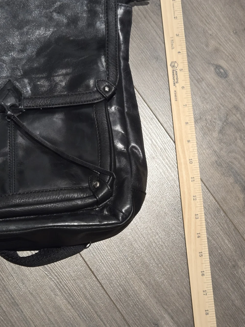 The Sak Ventura Black Soft Leather Convertible Backpack Crossbody EUC Pristine